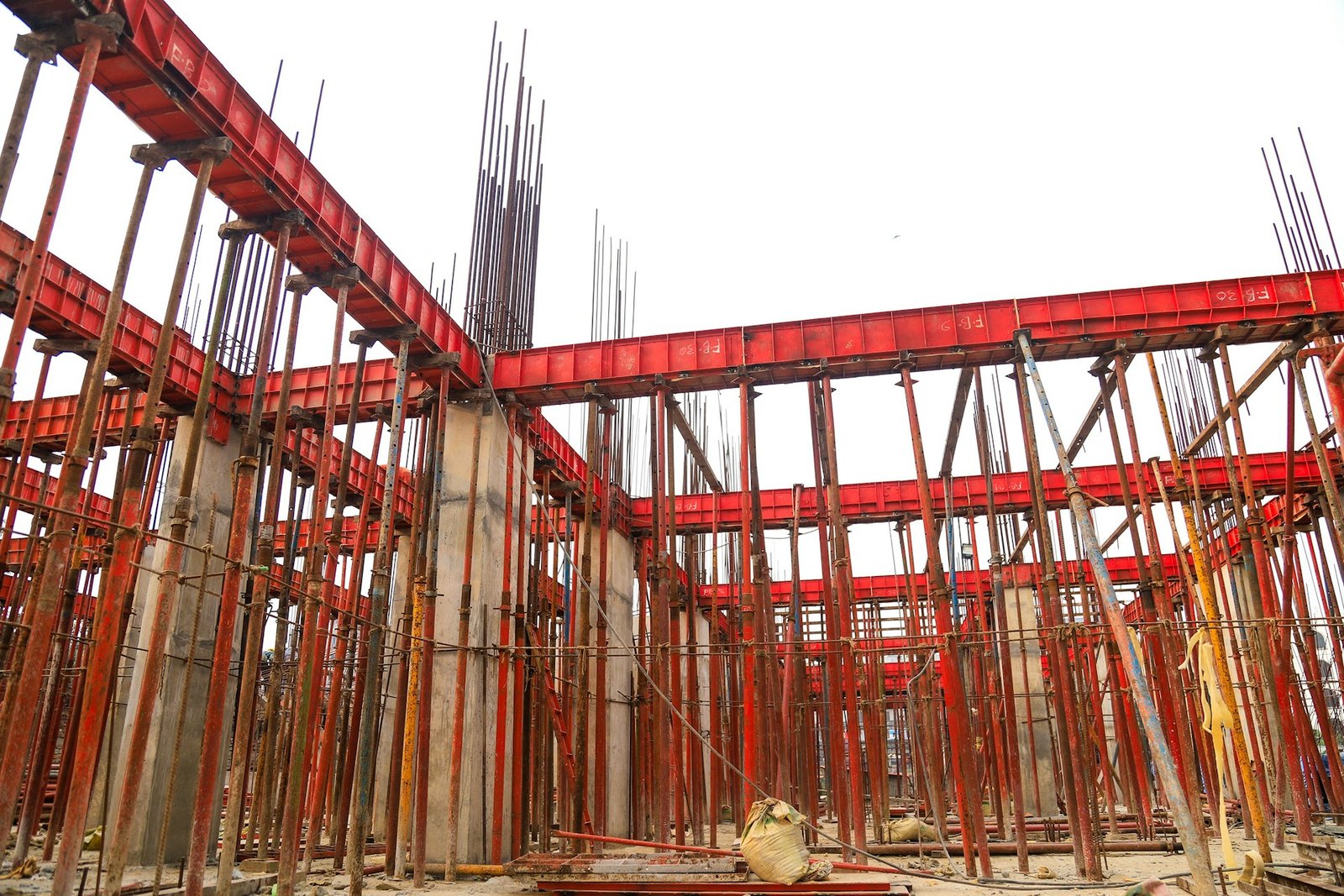 Steel vs RCC Structures: Choosing the Right Building System